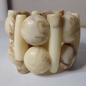 Vintage Chunky Cream Colored Plastic Stretch Bracelet